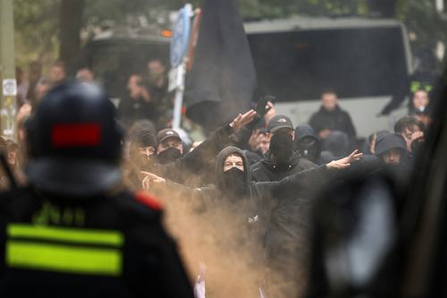 Far-right activists gestures toward riot police during a demonstration in The Hague, Netherlands, September 19, 2026. REUTERS/Nicolas Economou