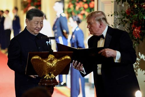 US President Donald Trump holds a binder as he stands next to Chinese President Xi Jinping before Xi delivers a speech during a state dinner at the White House in Washington, D.C., US, September 24, 2026.