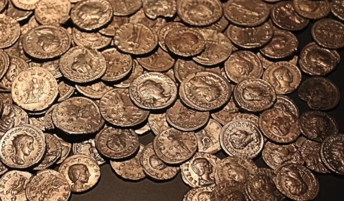 Izašao s detektorom za metal na polje i našao čisto blago