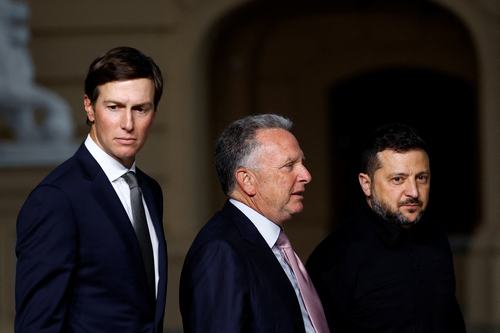 Volodymyr Zelenskiy, Steve Witkoff and Jared Kushner. REUTERS/Valentyn Ogirenko