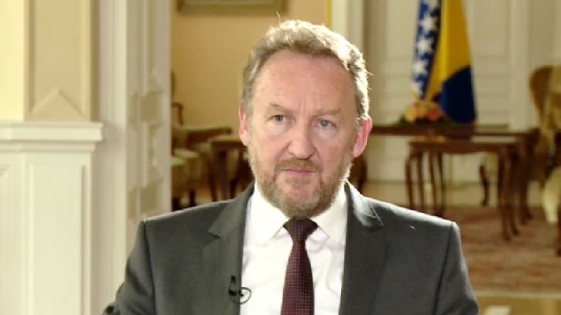 Bivši američki veleposlanik: Izetbegović potajno priželjkuje podjelu BiH