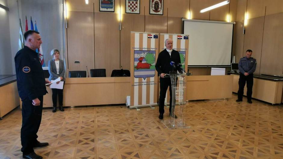 0-02-0a-01beb9cf1aea8a8f9040e562d184848566b998214175c0bef6ecea4a00dba5d5_6a7db023