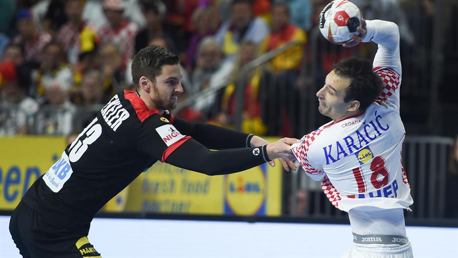 PATRIK STOLLARZ / AFP