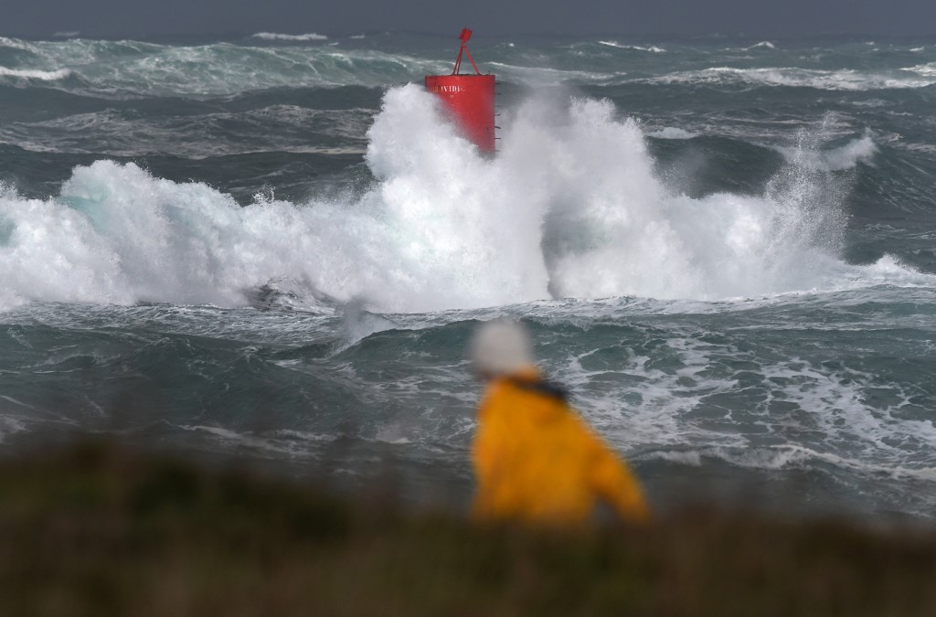FRANCE-WEATHER-STORM