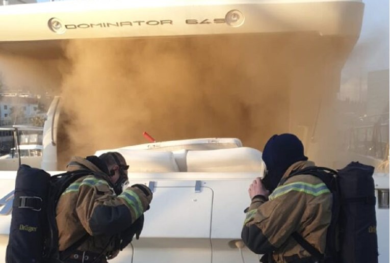 jahta, Split, požar