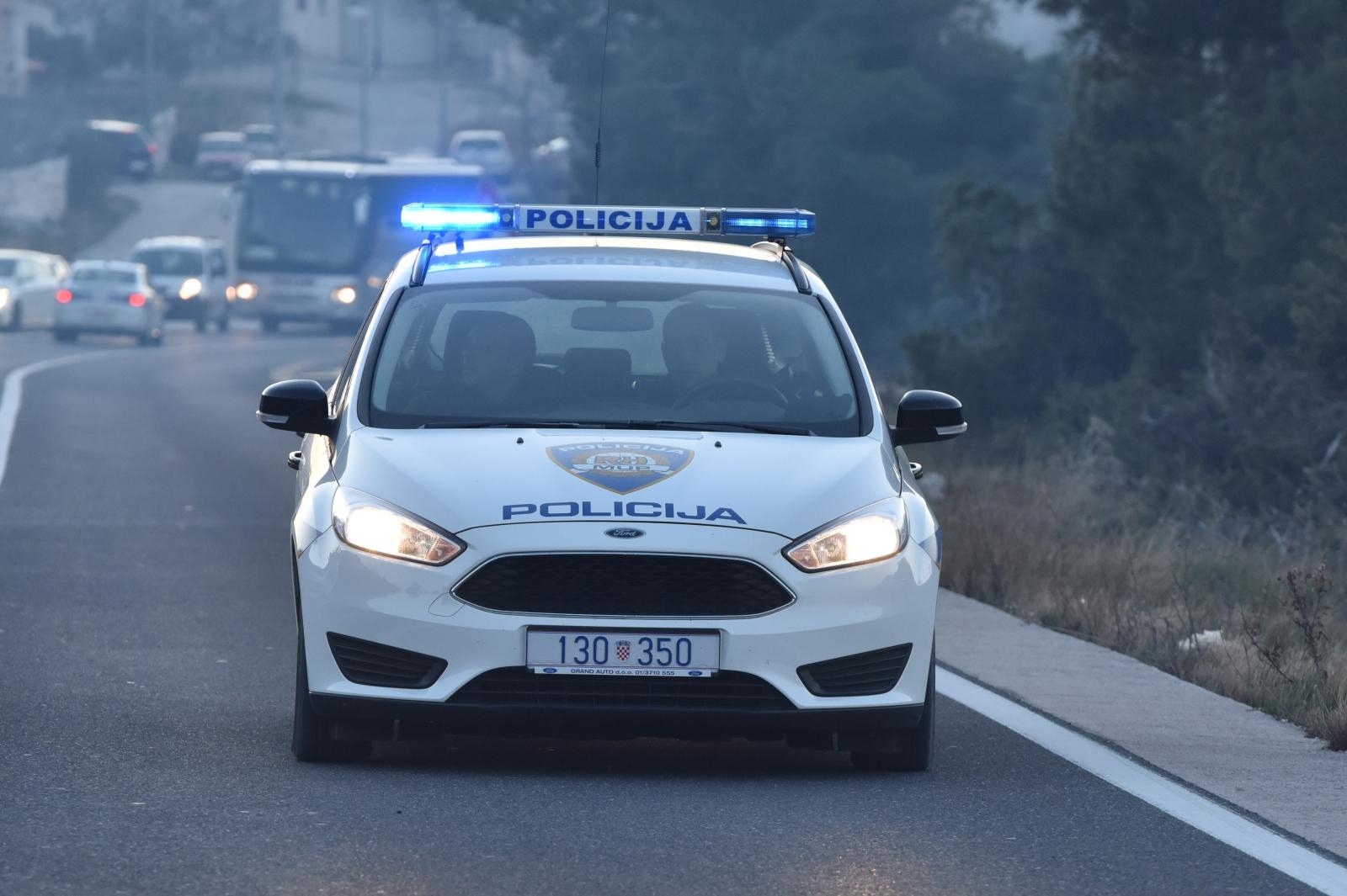 Veliki požar kod mjesta Grebaštica zatvorio jadransku magistralu