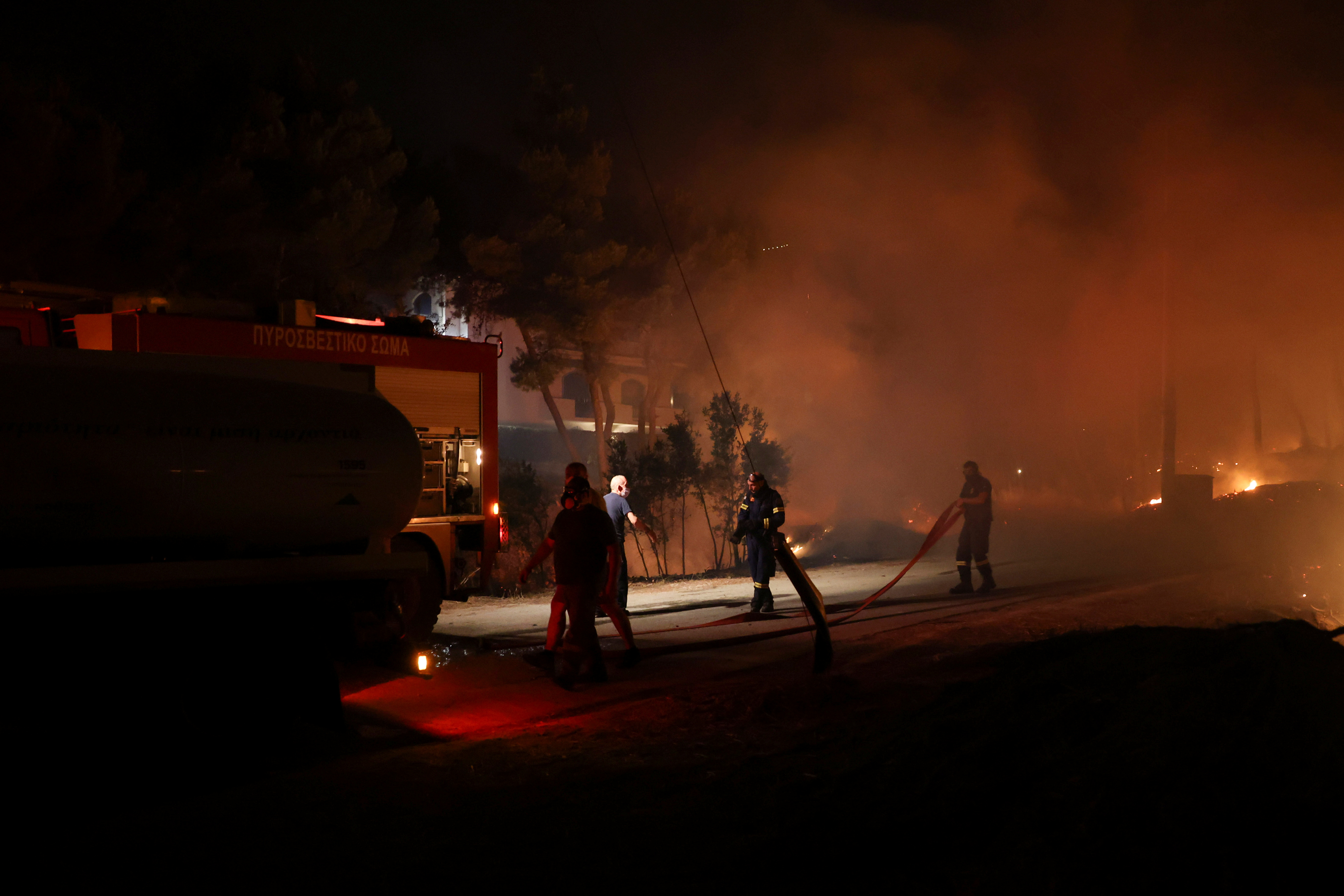 Wildfires rage in north of Athens