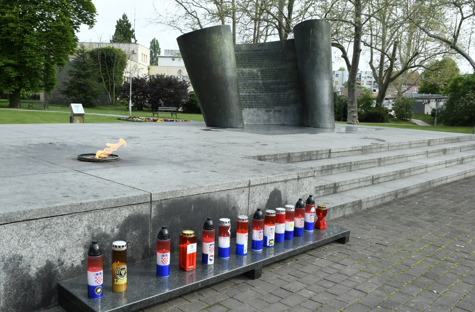 Sisak: Polaganje vijenaca povodom 26. obljetnice VRO "Bljesak"