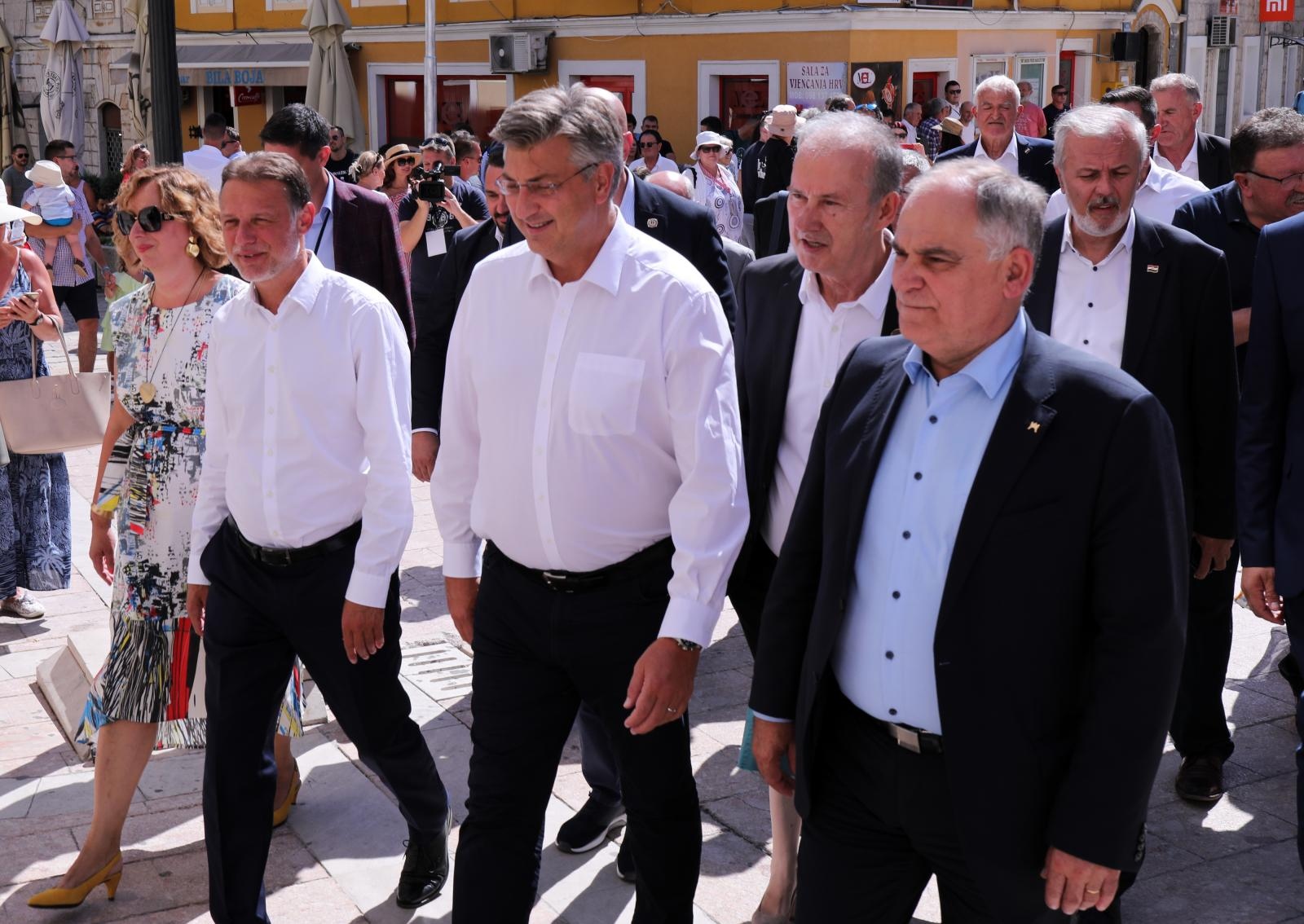 Premijer sa suradnicima obišao Svetište Čudotvorne Gospe Sinjske