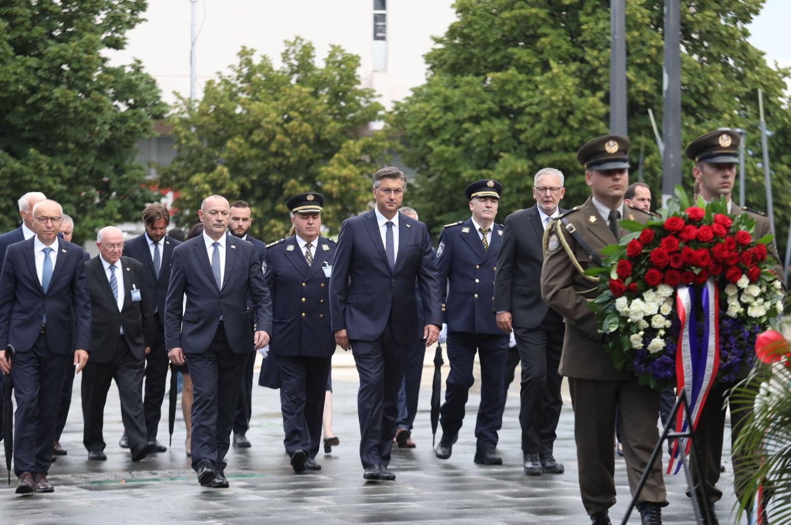 Knin: Polaganje vijenaca kod spomenika Hrvatske Pobjede Oluja 95