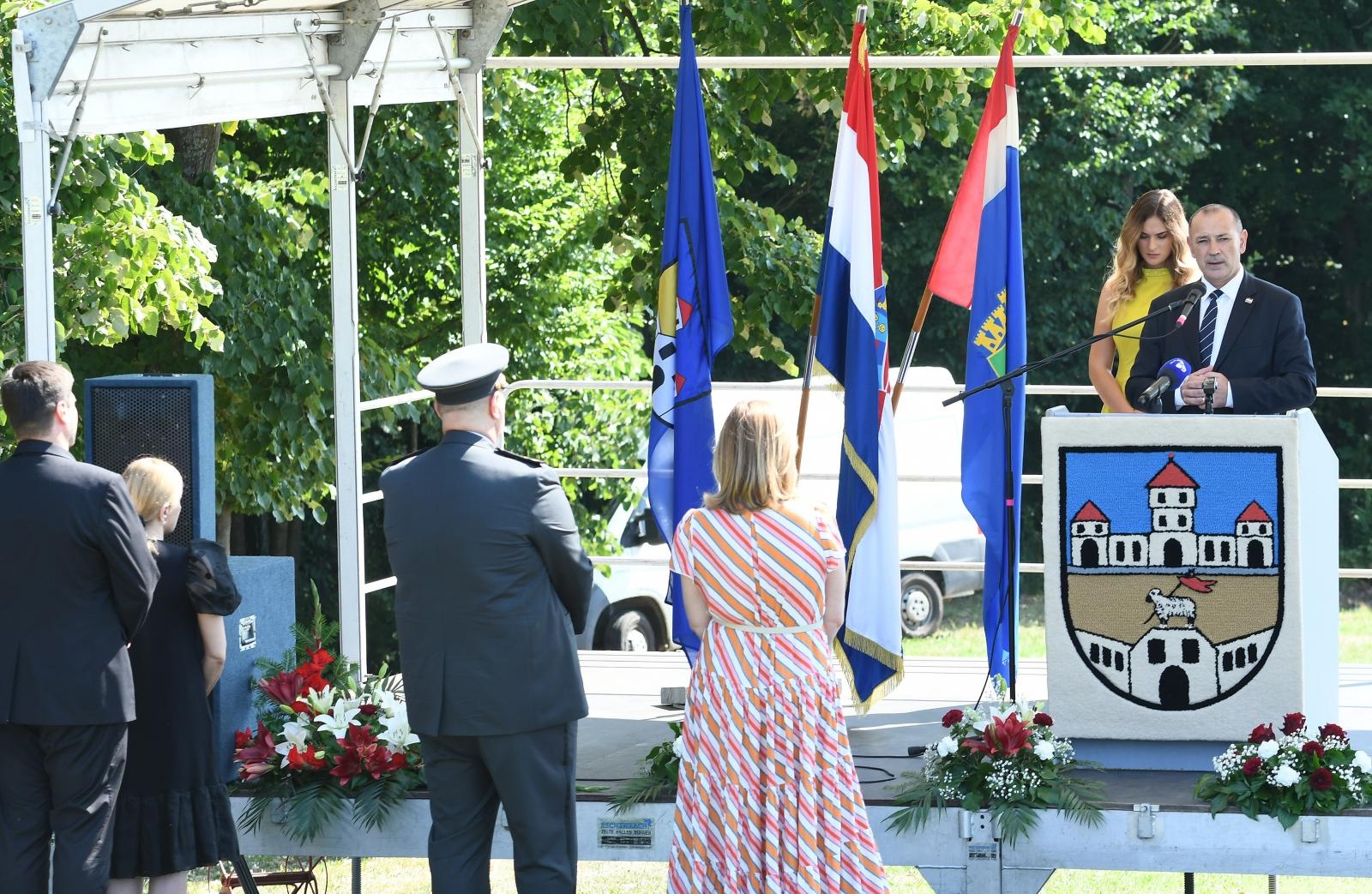 Na brdu Čukur iznad Hrvatske Kostajnice obilježena je 30. godišnjica pogibije Gordana Lederera