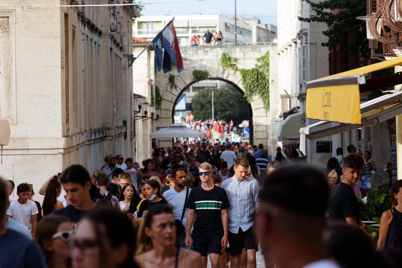 Zadar turisti, turizam, ljeto, sezona, gužva, ljudi