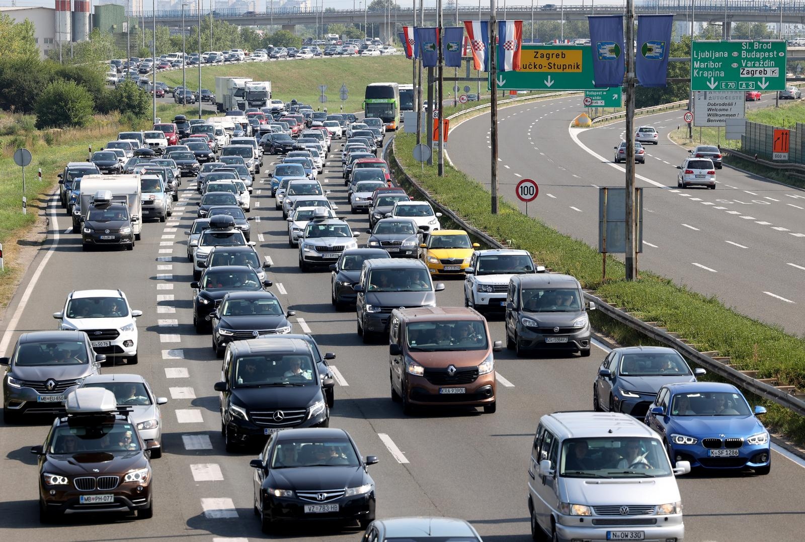 Gužve na naplatnoj postaji Lučko na izlazu i ulazu u Zagreb