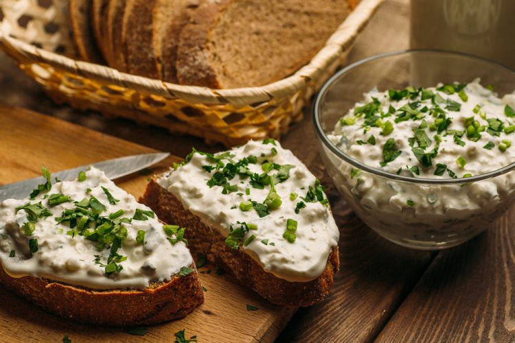 kruh, namaz od sira, sir, bruschette