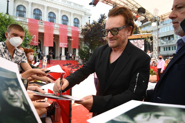 1629046798-bono-vox-potpisuje-1.jpg