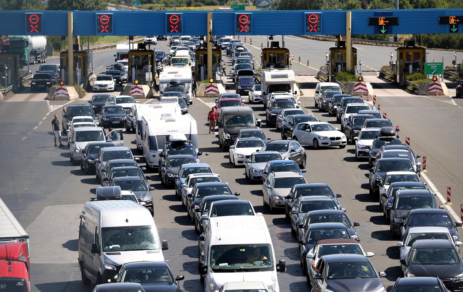 Gužve na graničnom prijelazu Bregana za izlazak iz Hrvatske