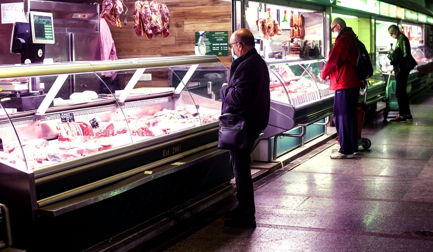 Zagreb: Ulazak u zatvoreni dio tržnice Dolac ograničen i obavezna je dezinfekcija ruku