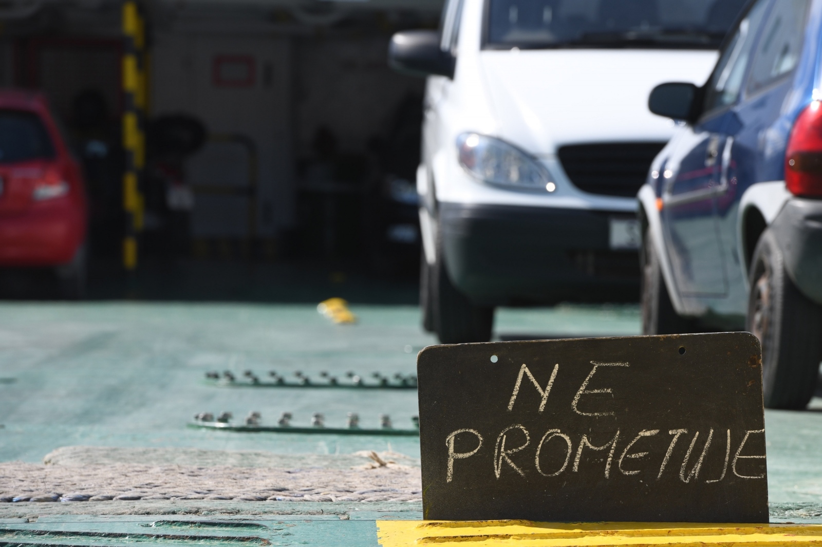 Zbog olujne bure trajekt iz Šibenika pristaje samo na otok Kaprija