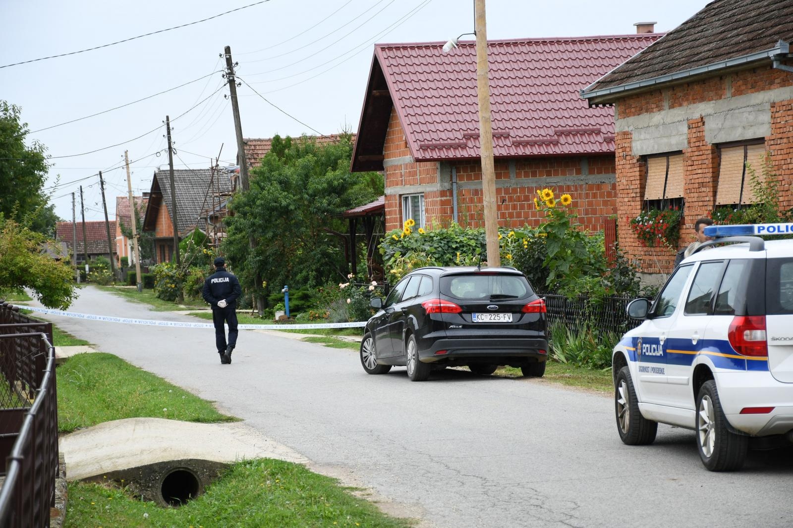 Policijski očevid nedaleko Križevaca gdje je pronađeno mrtvo tijelo muškarca