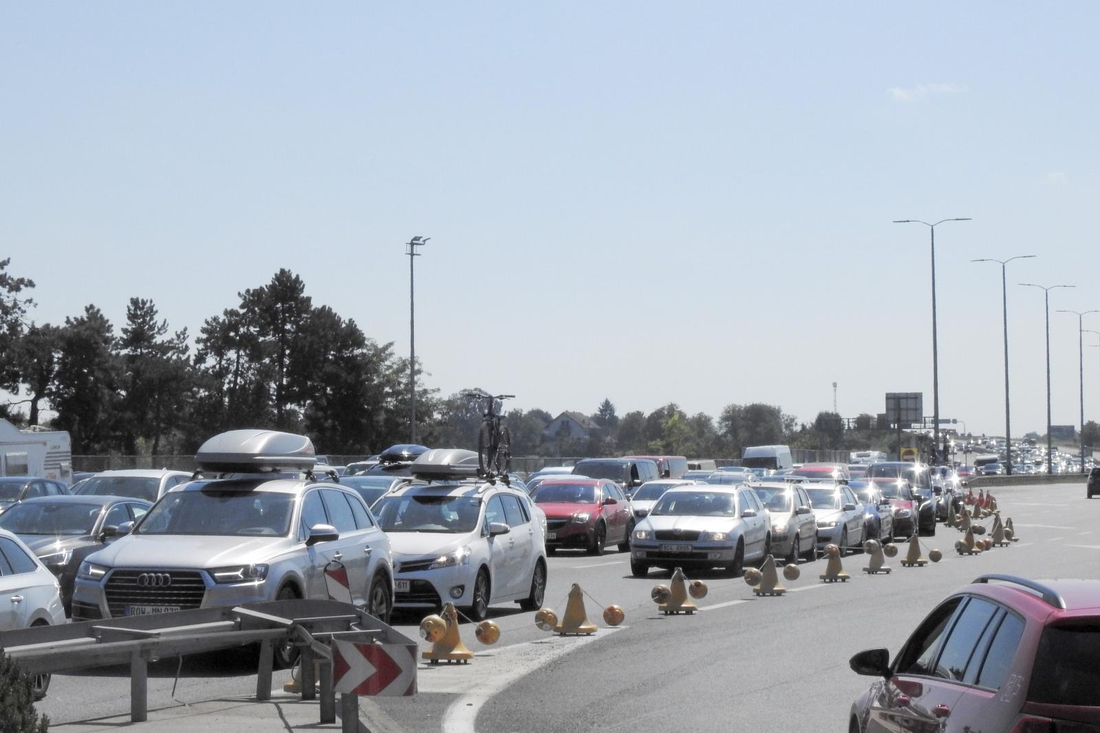 Pojačan promet na naplatnim kućicama Lučko u smjeru Zagreba