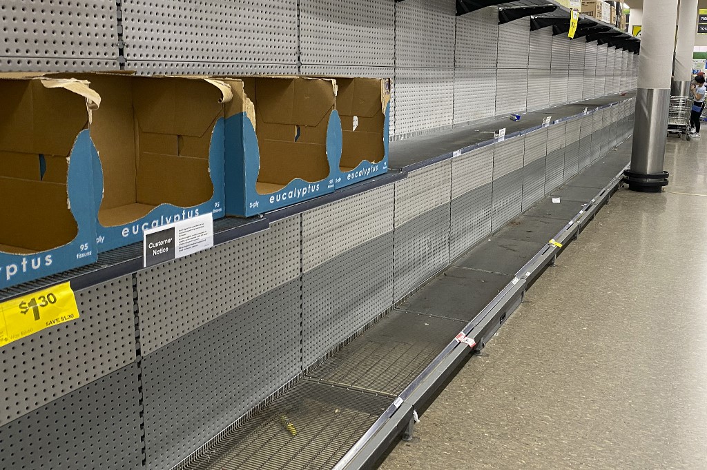 navala na duća, polica, prazne police, prazna polica, shopping, šoping