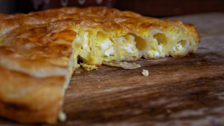 pita-sa-sirom-burek-sa-sirom-295123-725x408