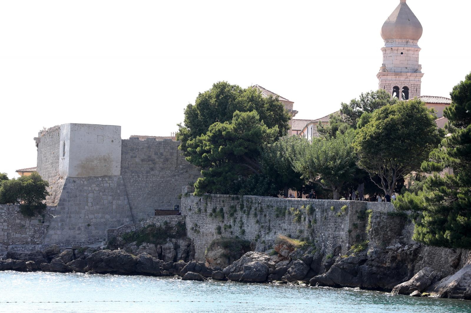 Krk, grad krk, gradske zidine