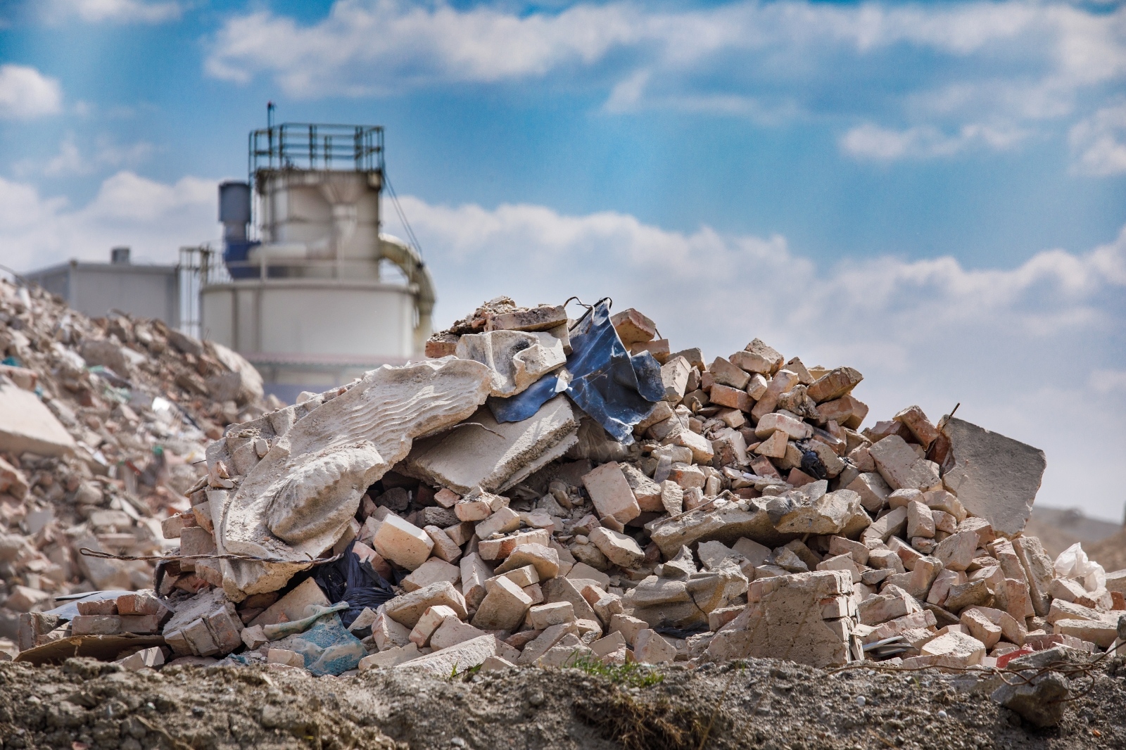Zagreb: Dijelovi pročelja stradalih u potresu završavaju na Jakuševcu