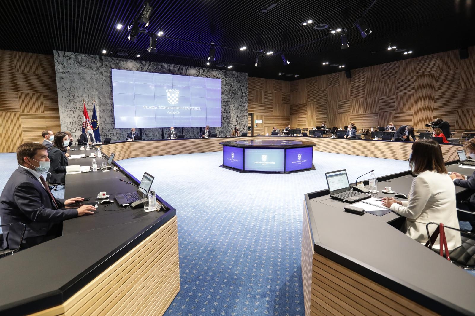 Plenković na Vladi: Kad prestanu mjere, prestat će i potpore