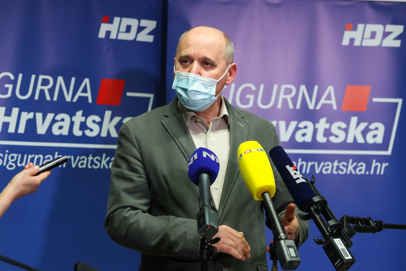 Zagreb: Dolazak članova HDZ-a na sjednicu Predsjedništva i Nacionalnog vijeća