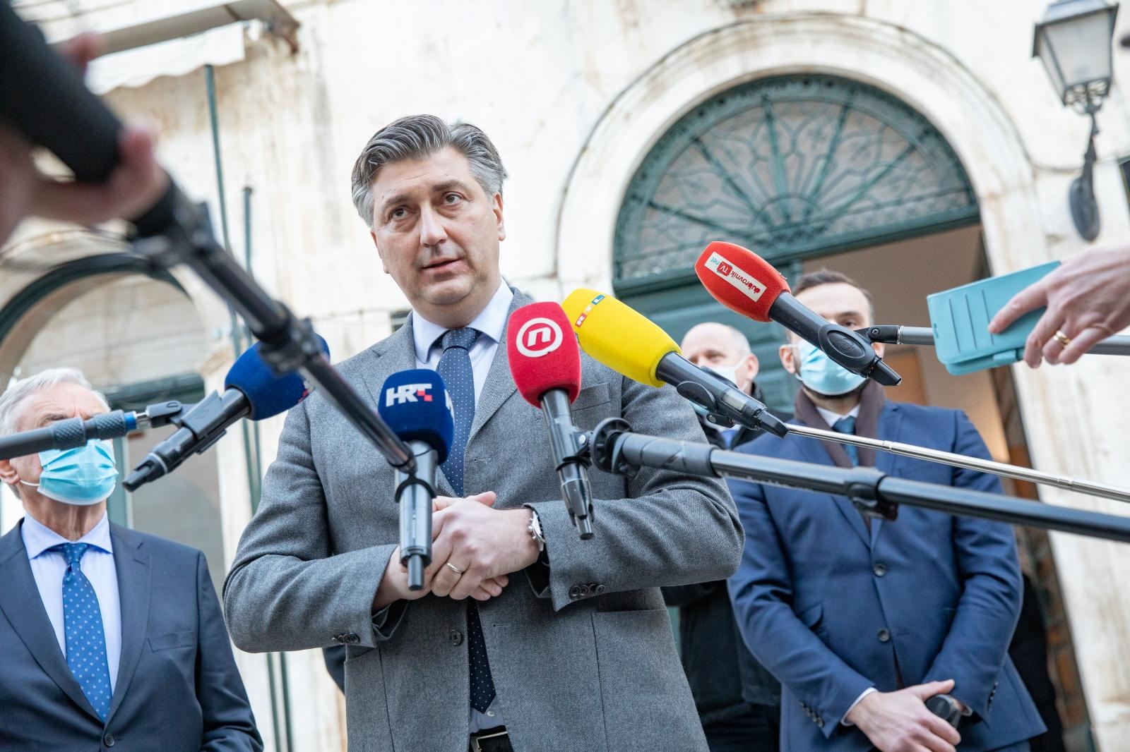 Dubrovnik: Premijer Plenković dao izjavu za medije nakon potpisivanja Ugovora o financiranju