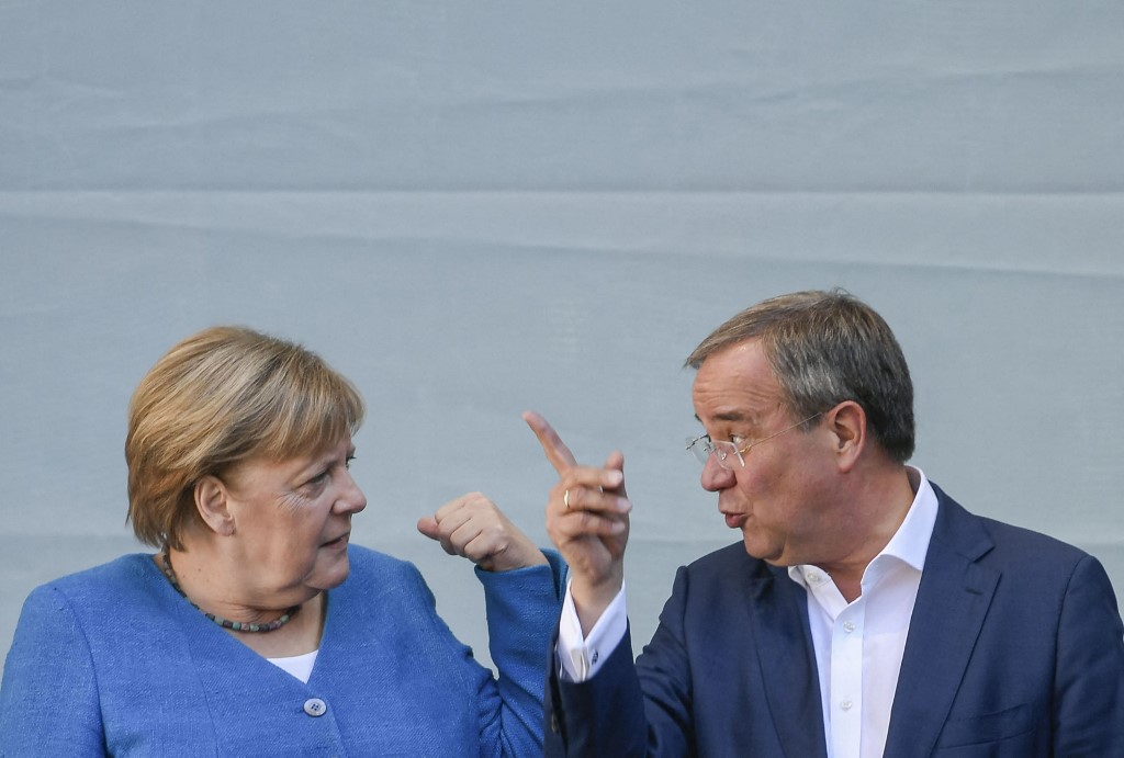 Armin Laschet, Angela Merkel