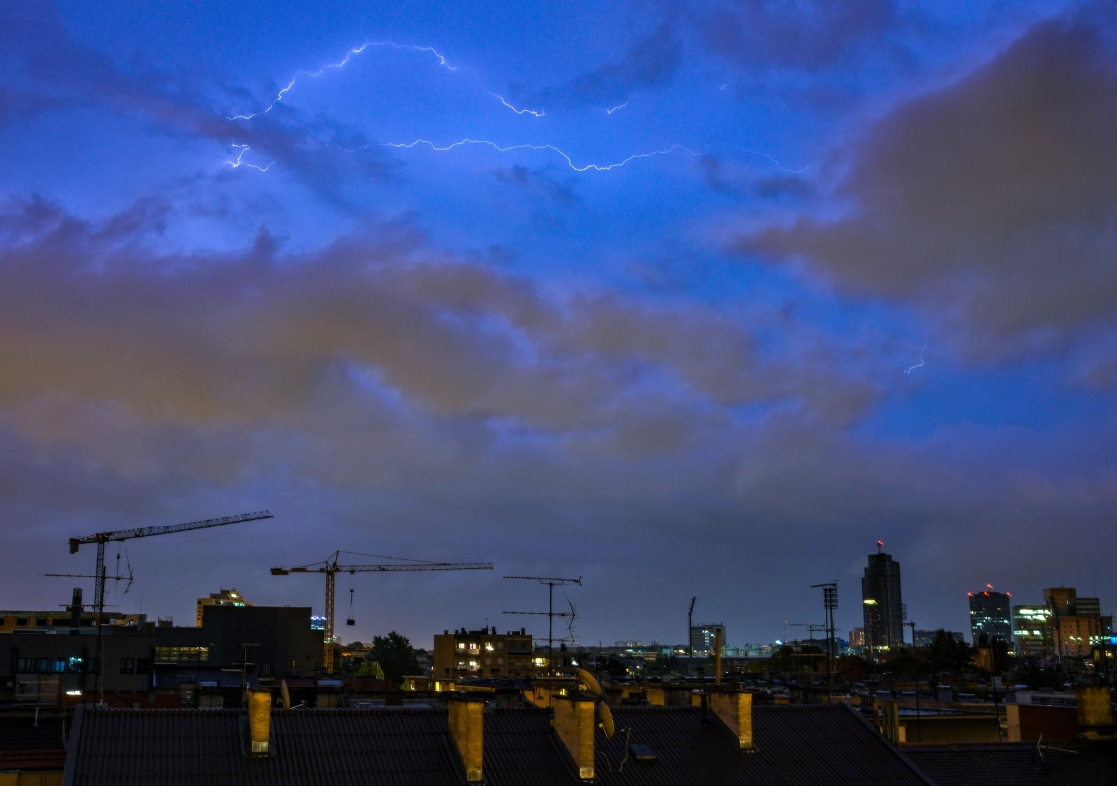 munja, grmljavina, nevrijeme, promjena vremena, kiša