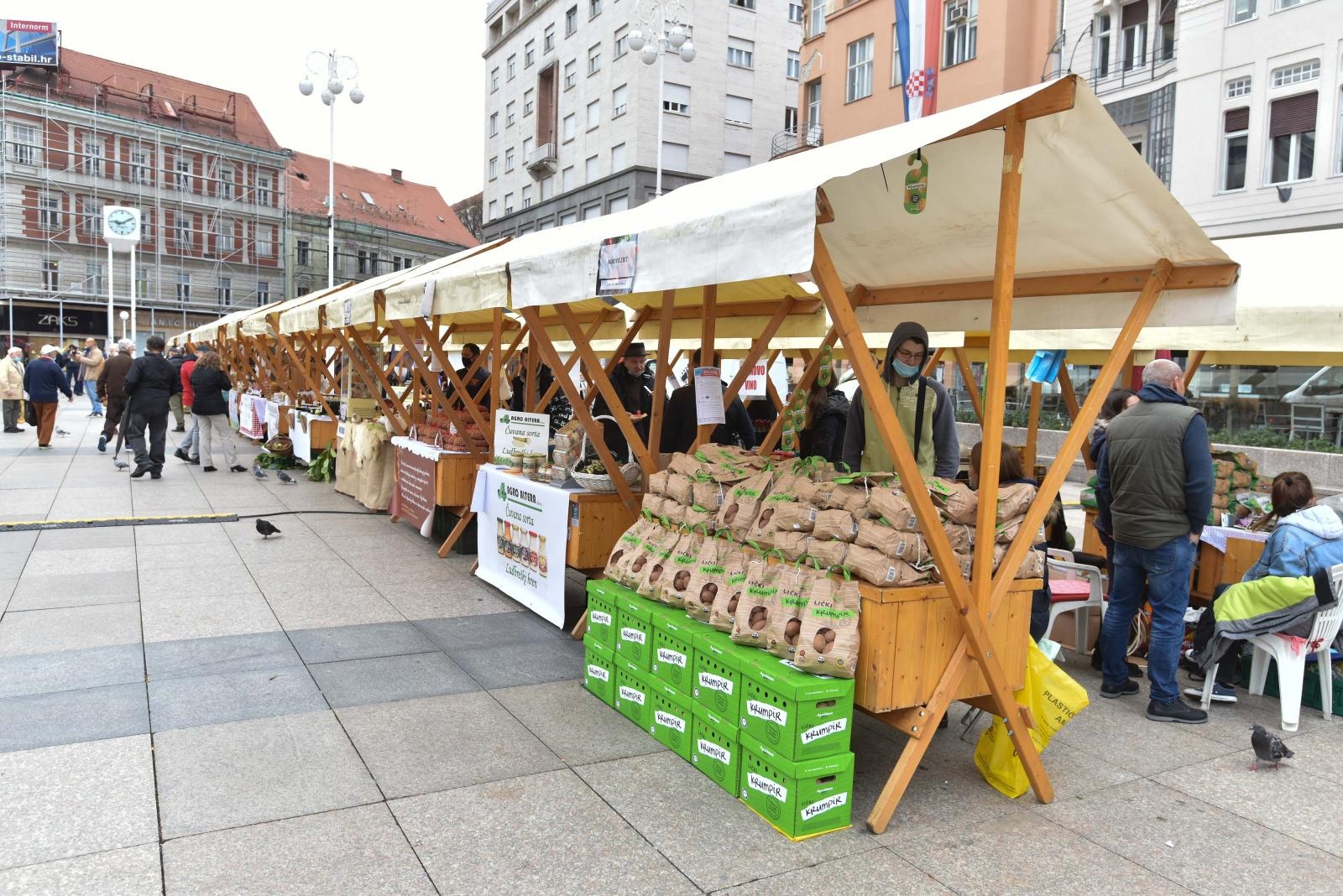 Zagreb: Na Trgu bana Jelačića otvoren 6. sajam zimnice i autohtonih proizvoda