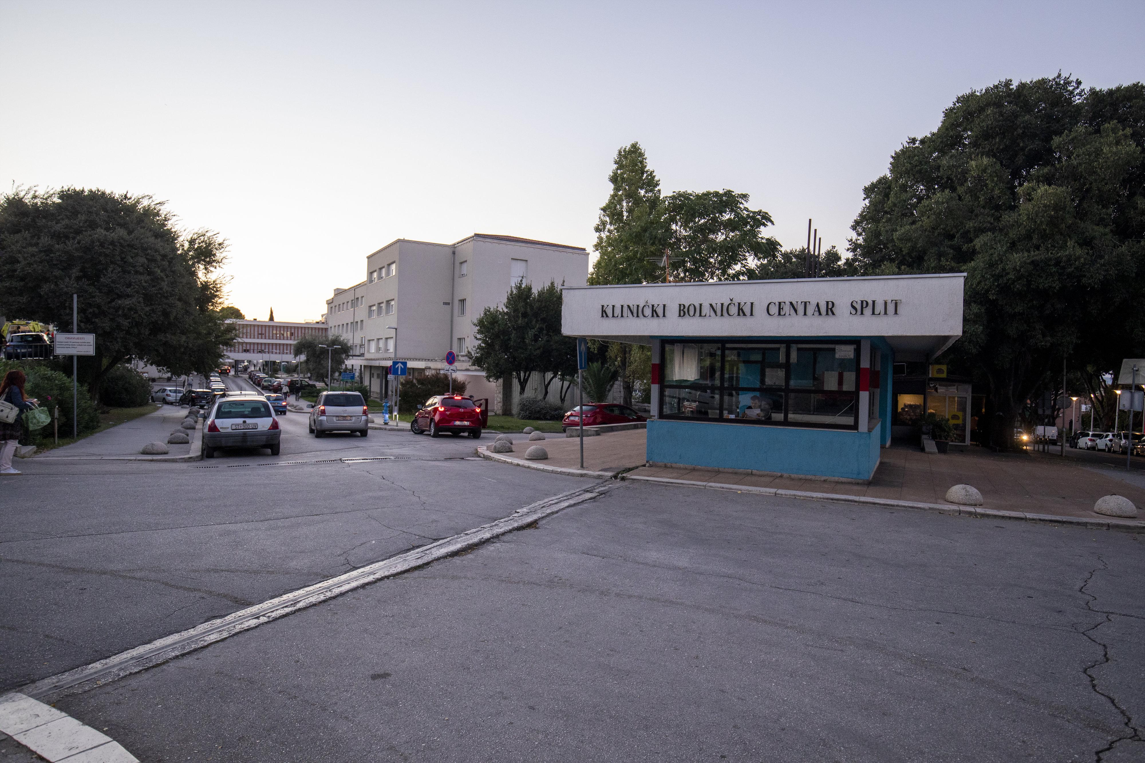 Split: Ispred KBC Split odrzan prosvjed podrske zdravstvenim radnicima