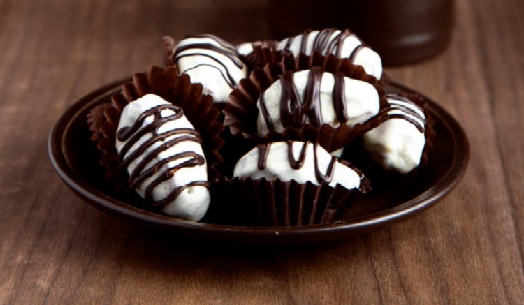 datulje, bombonjera, slatkiši, punjene datulje, praline, čokolada,