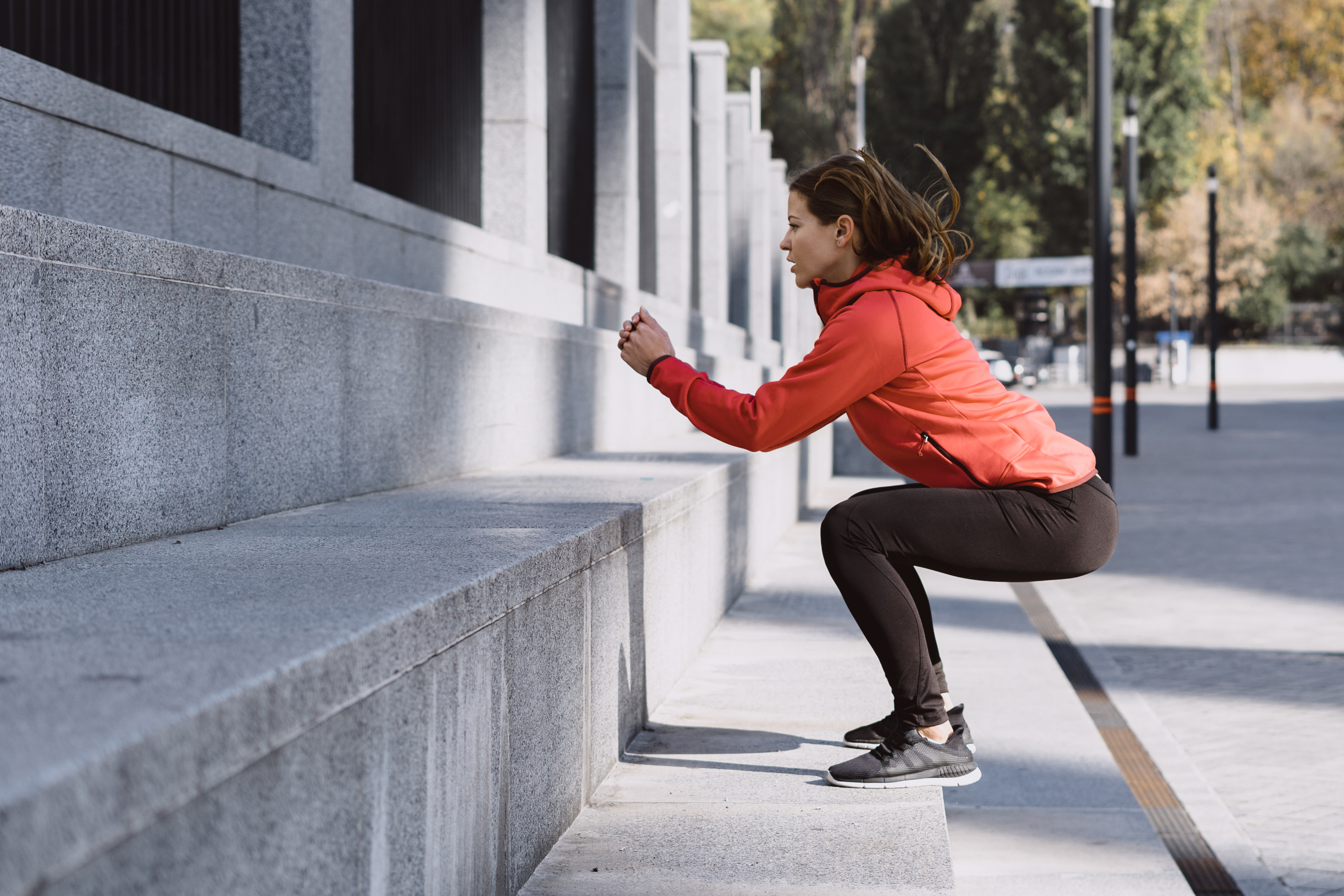 Side,View,Of,Young,Adult,Sporty,Woman,Squatting,,Jumping,On,čučanj, tjelovježba, vježbanje,