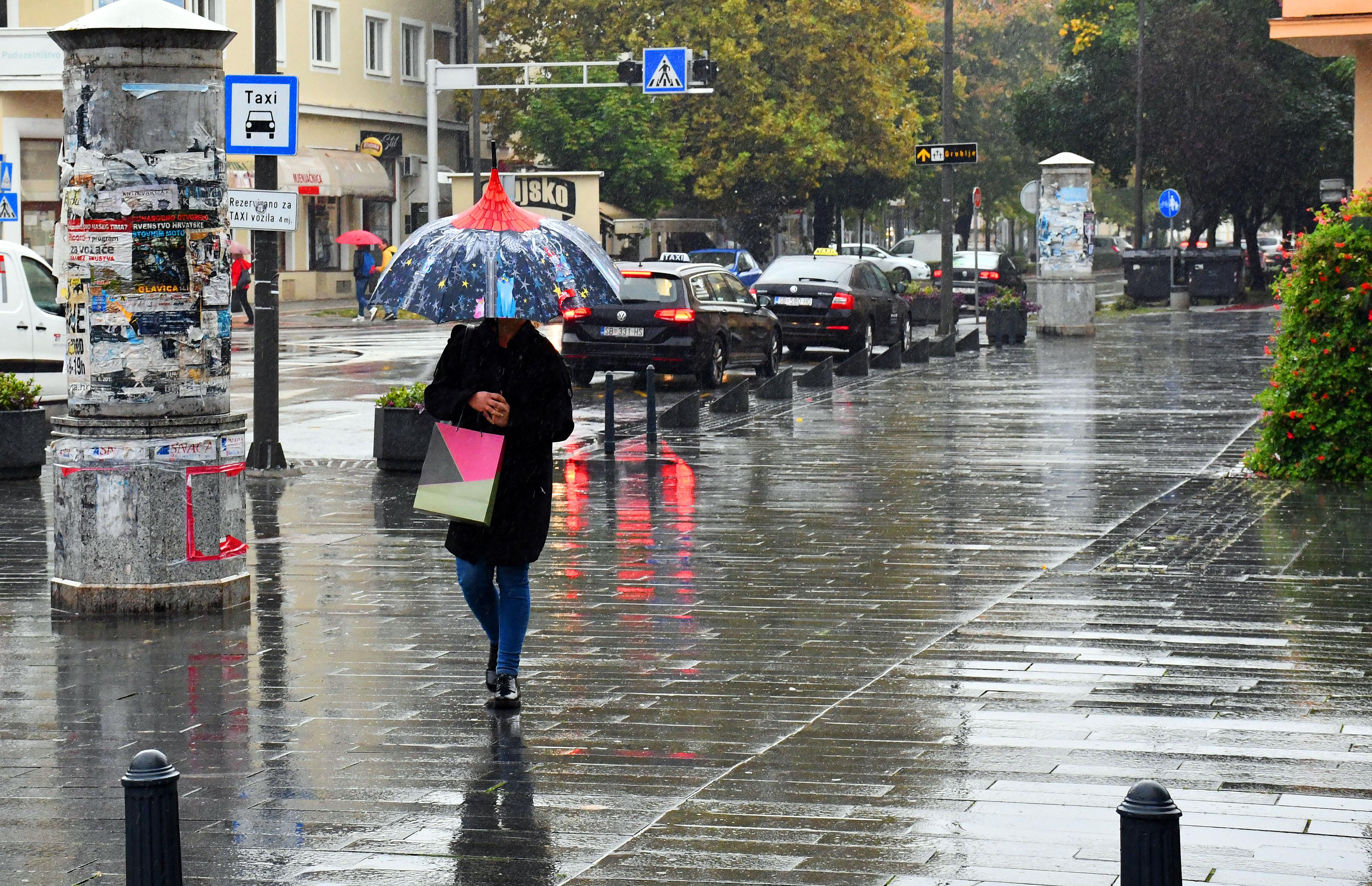 Slavonski Brod: Kišno jesenje poslijepodne u središtu grada