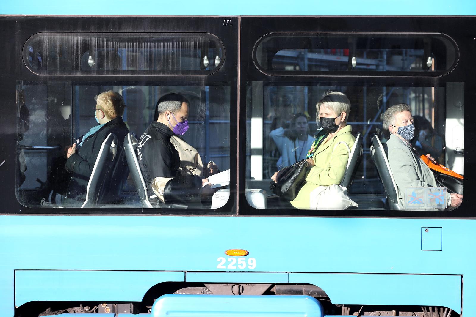 Zagreb: "Hvatanje sunca" u tramvaju u hladno zagrebačko jutro