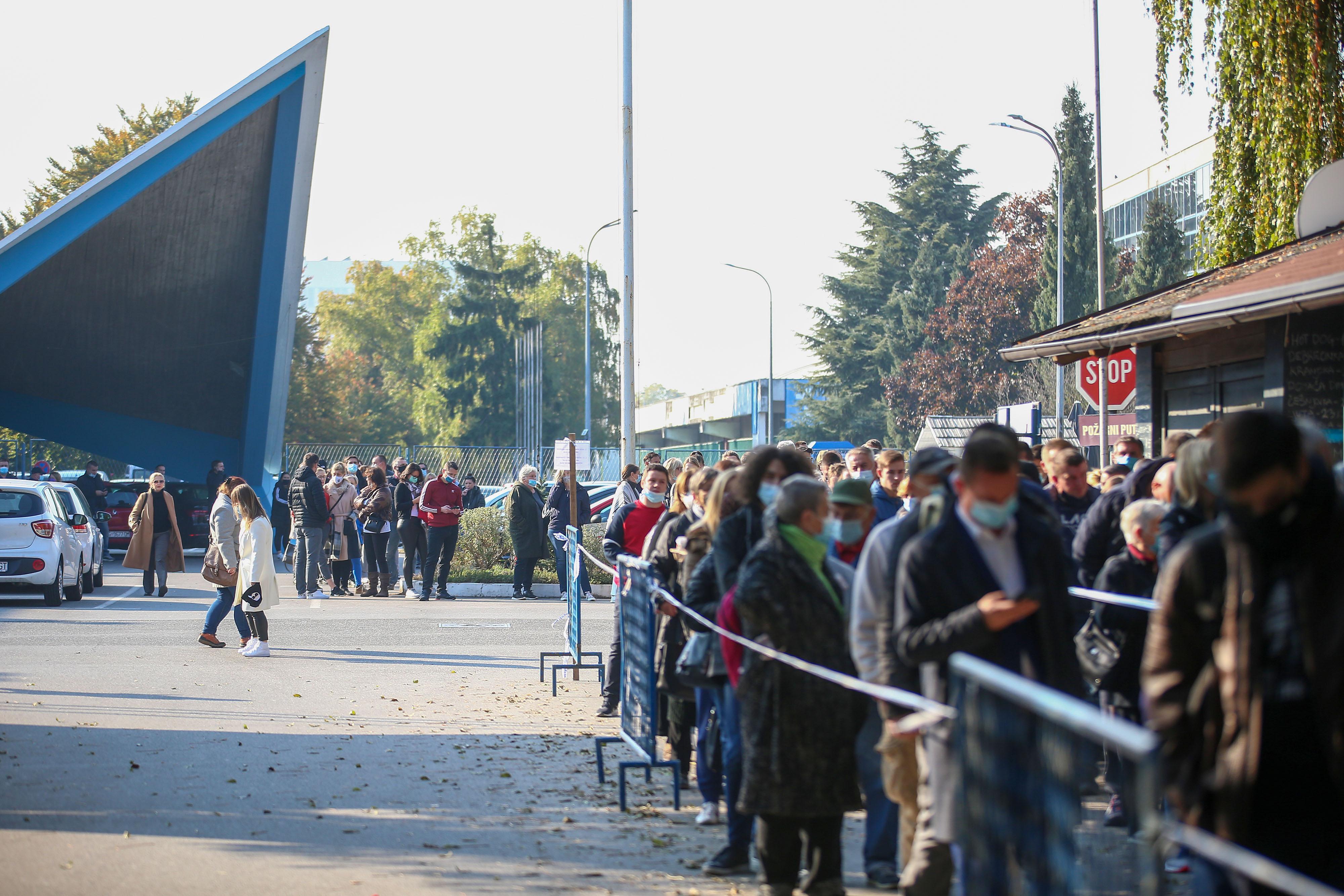 Velika gužva za cijepljenje na Zagrebačkom velesajmu