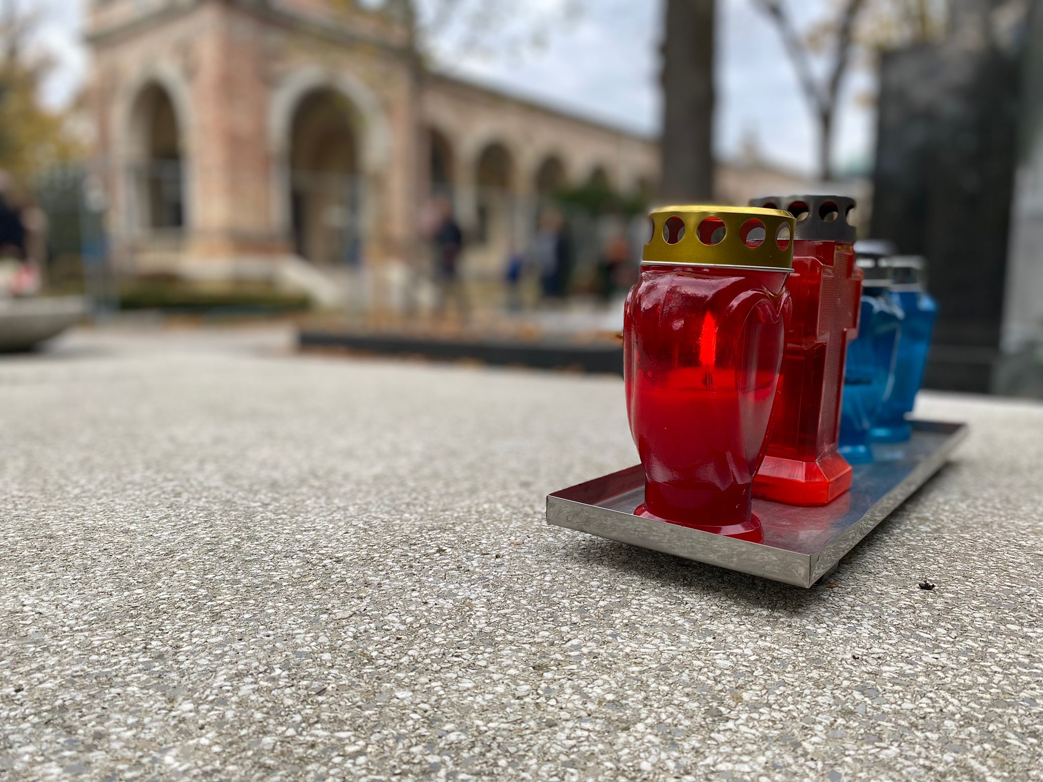 mirogoj, groblje, svi sveti, lampaši, svijeće