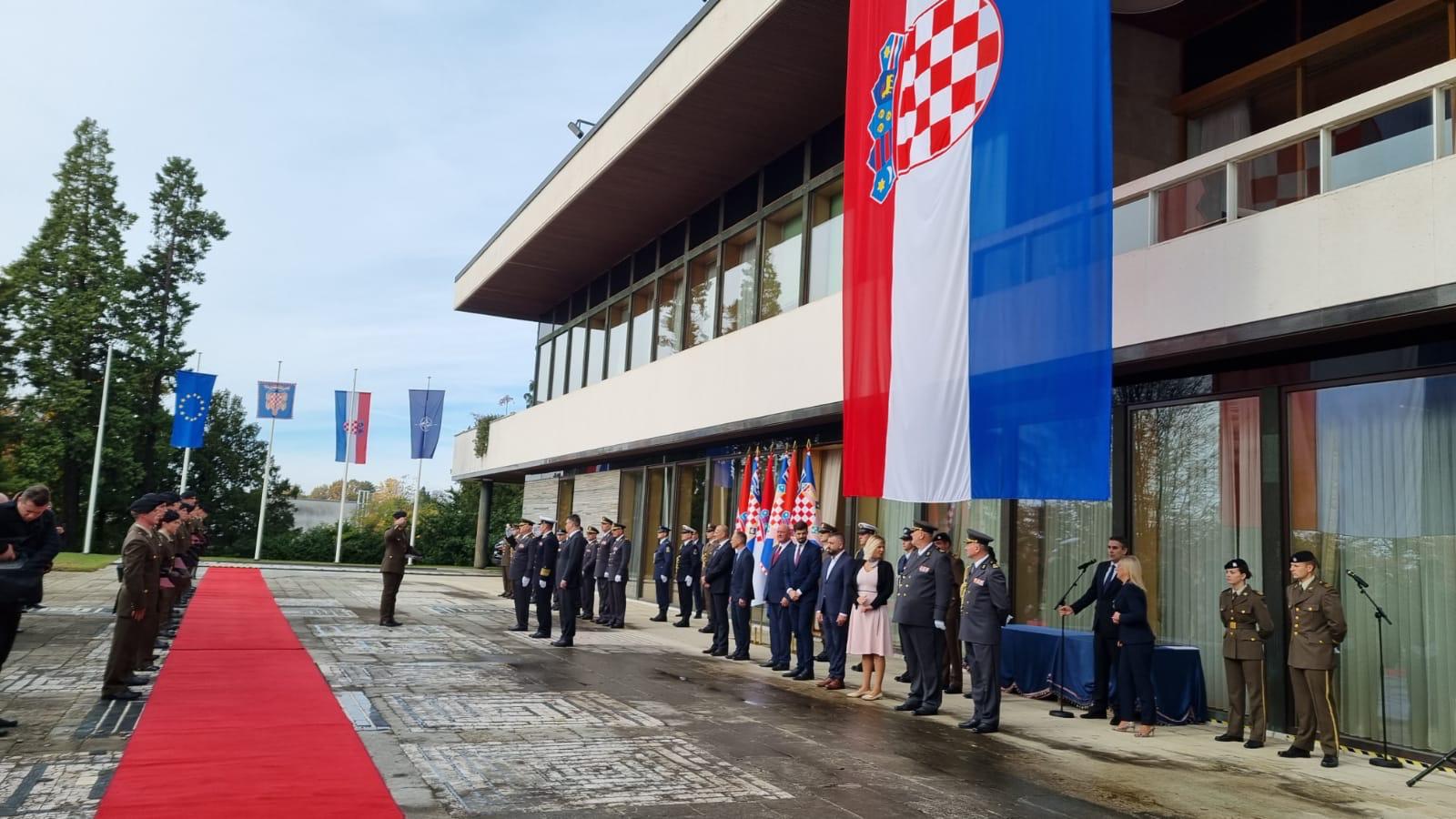 Zoran Milanović, Pantovčak, promocija kadeta