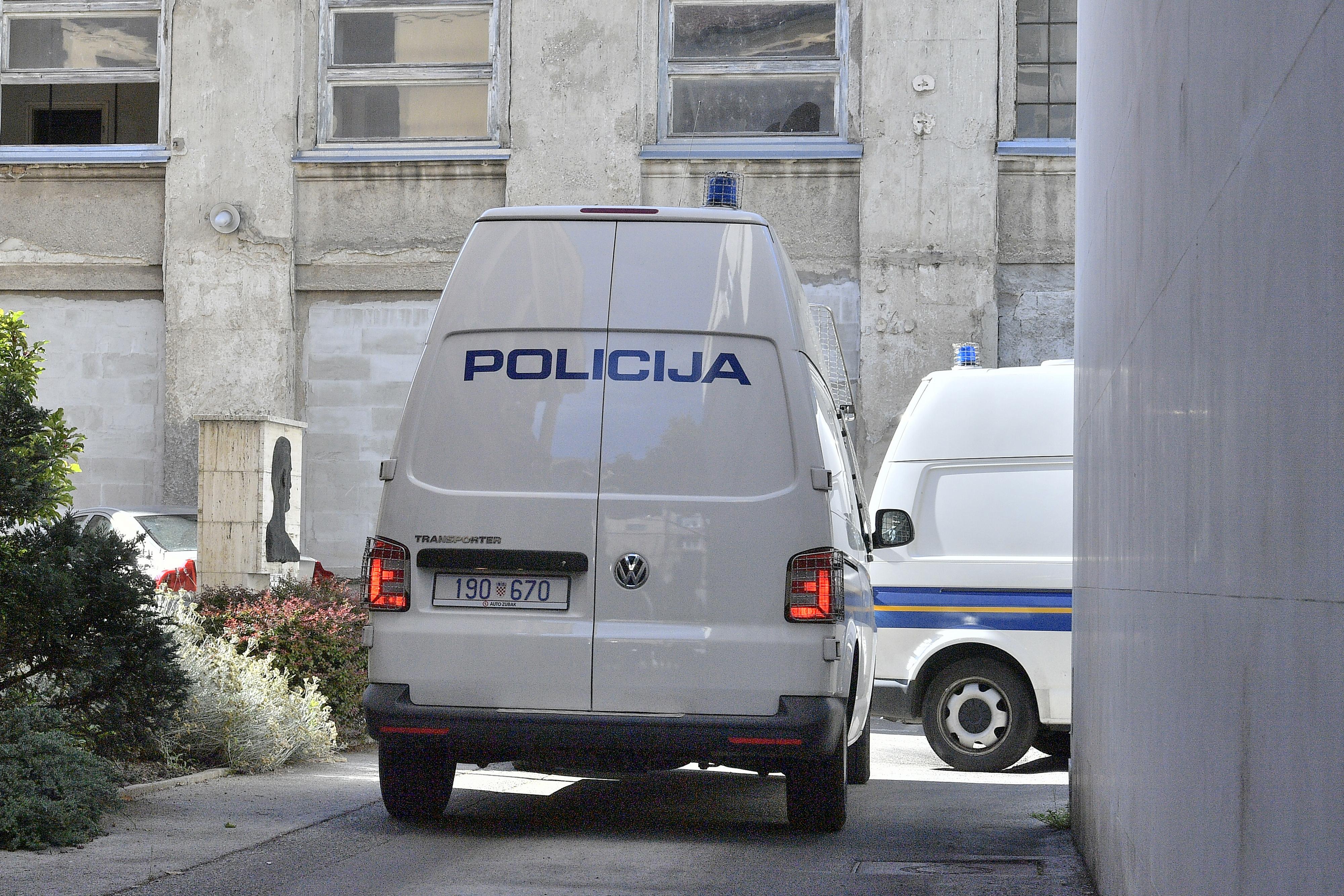 Zagreb: Dolazak privedenih brata i sestre Šegota u zgradu USKOK-a