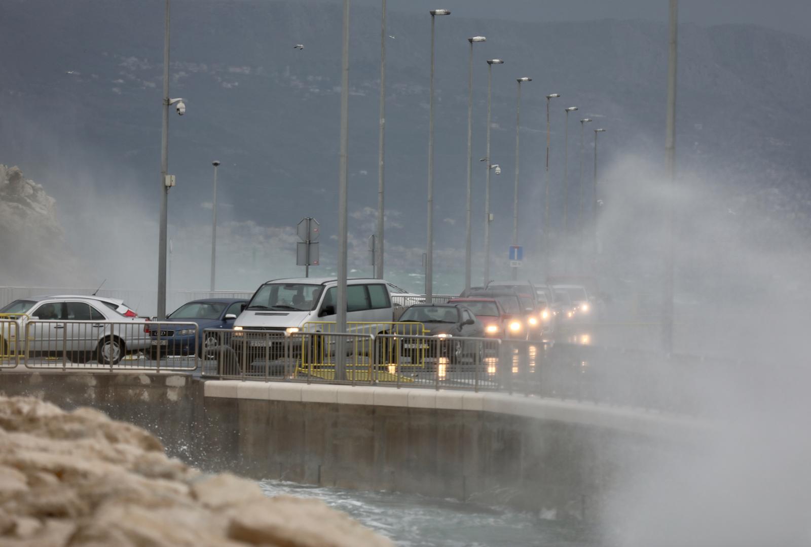 Jako jugo pred splitskom gradskom lukom