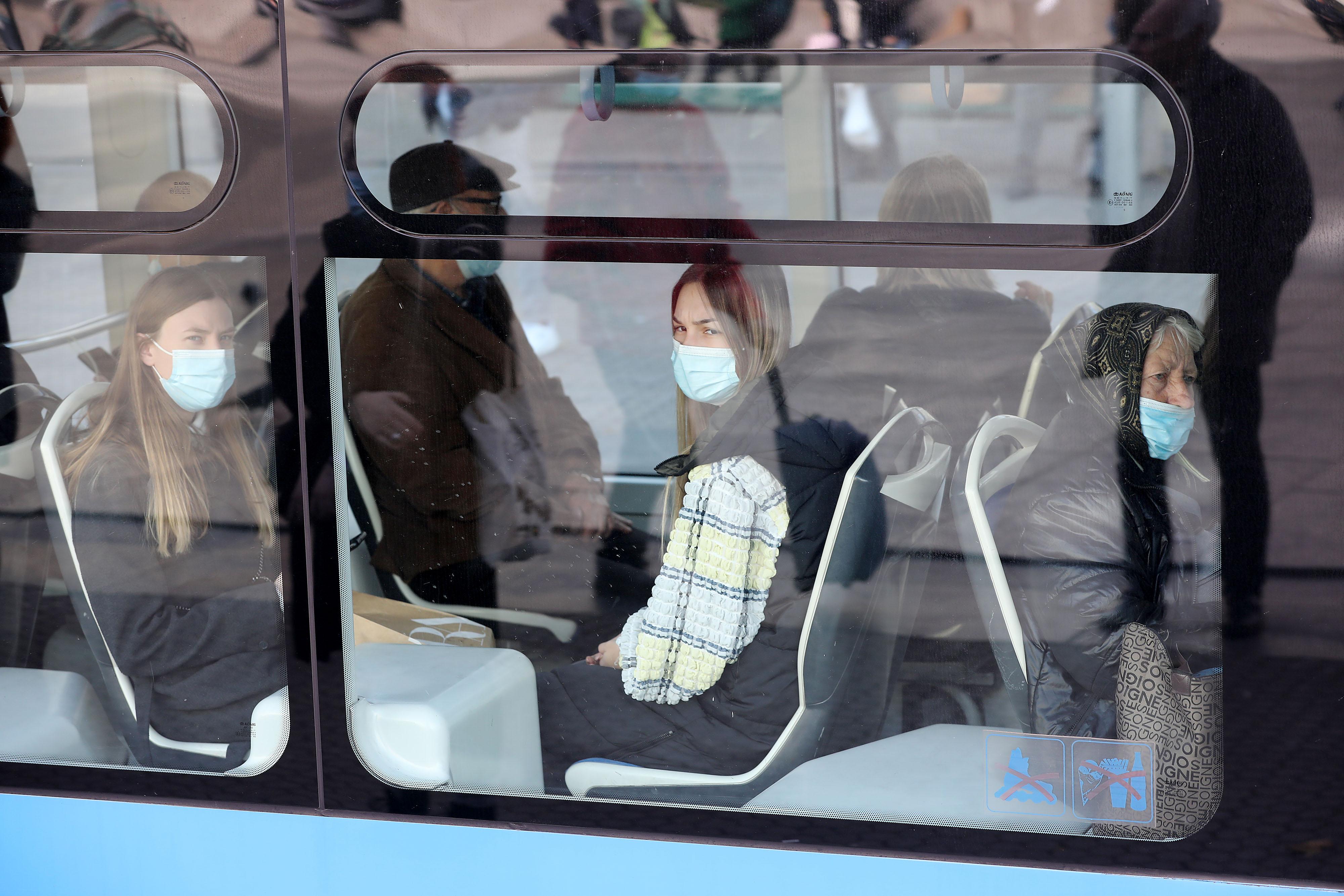 covid, koronavirus, koronamjere, tramvaj, maska, zaštitne maske, javni prijevoz, Zagreb