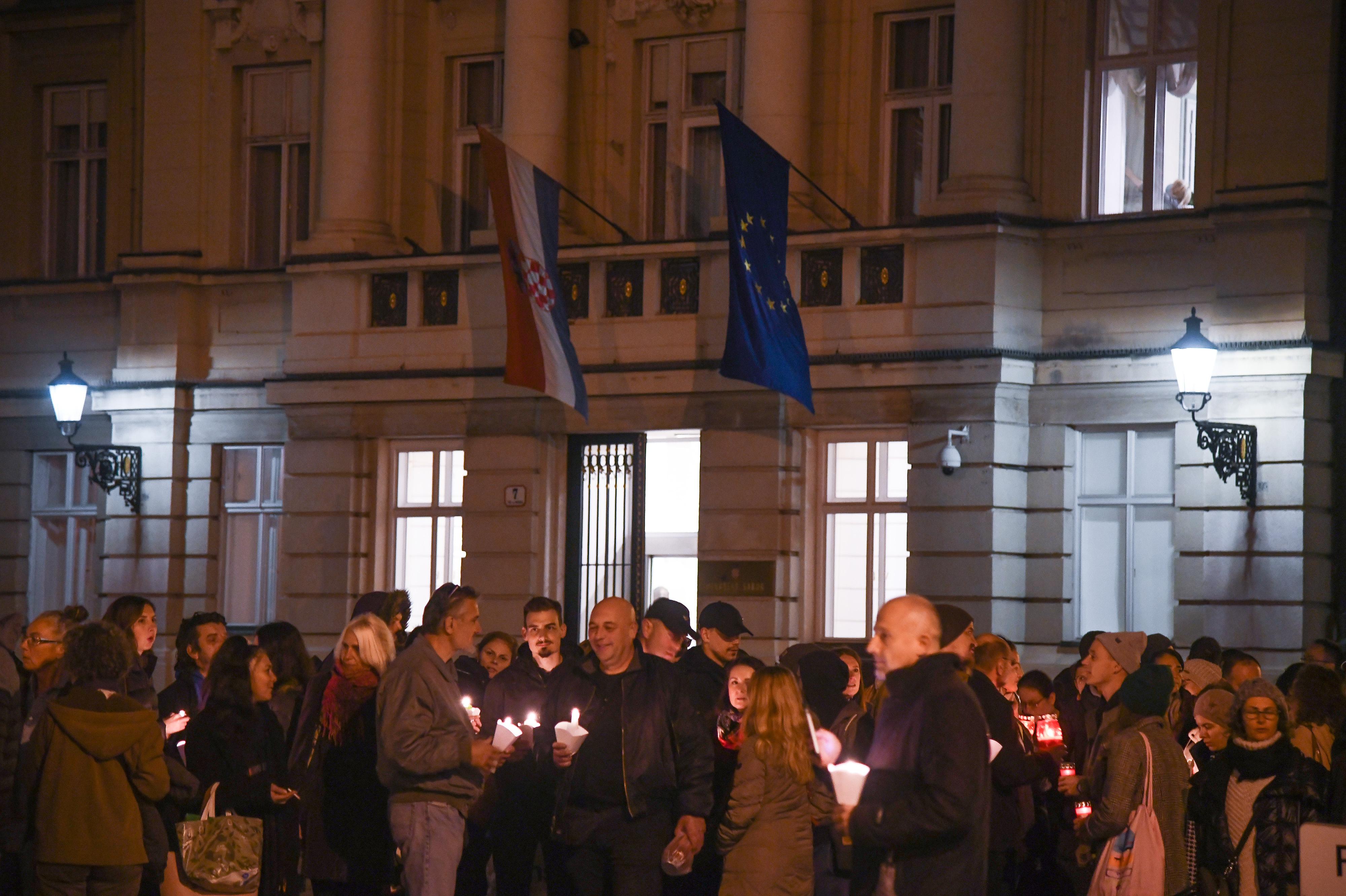 Zagreb: Na Trgu svetog Marka održan je prosvjed zbog sve strožih epidemioloških mjera