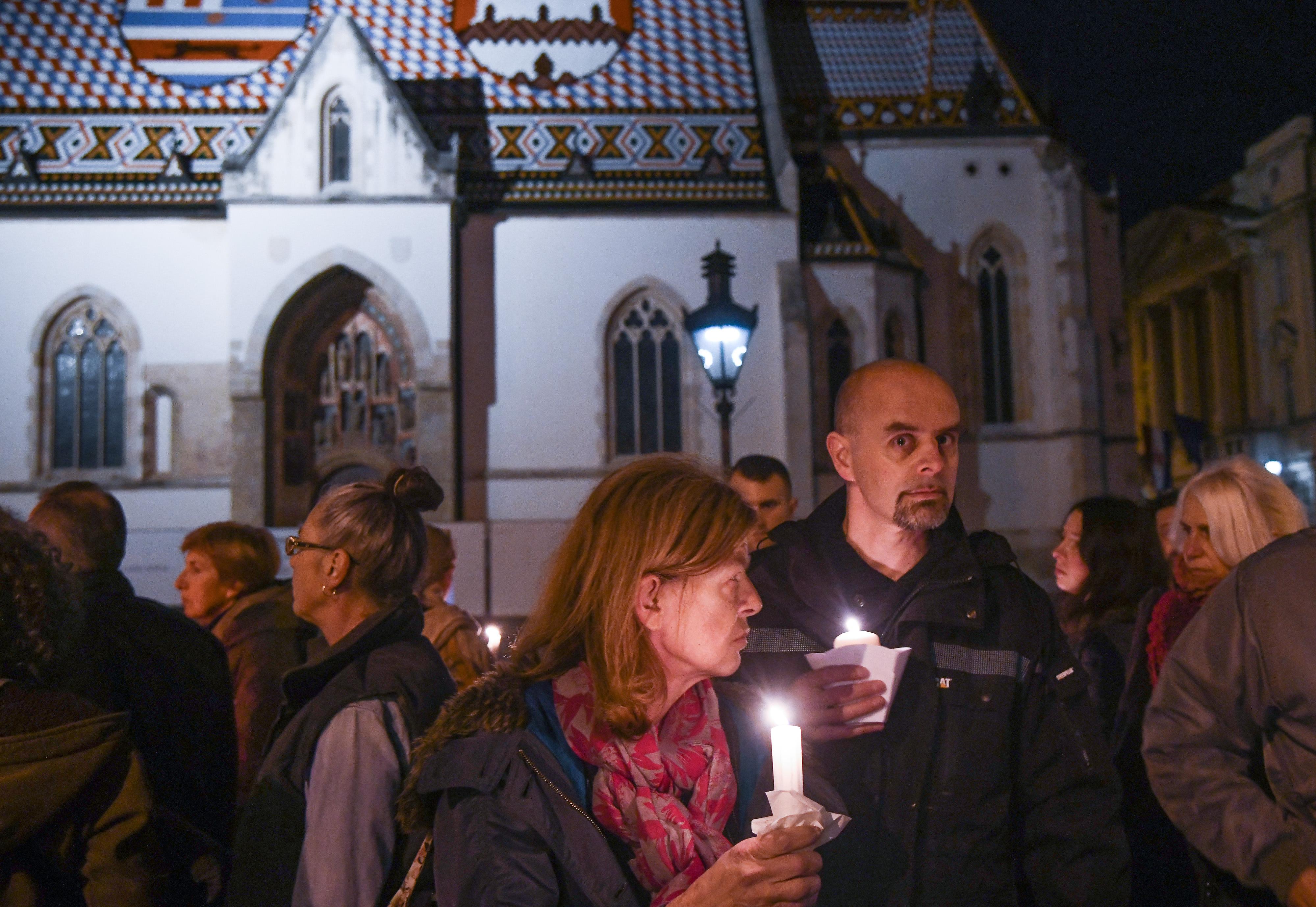 Zagreb: Na Trgu svetog Marka održan je prosvjed zbog sve strožih epidemioloških mjera