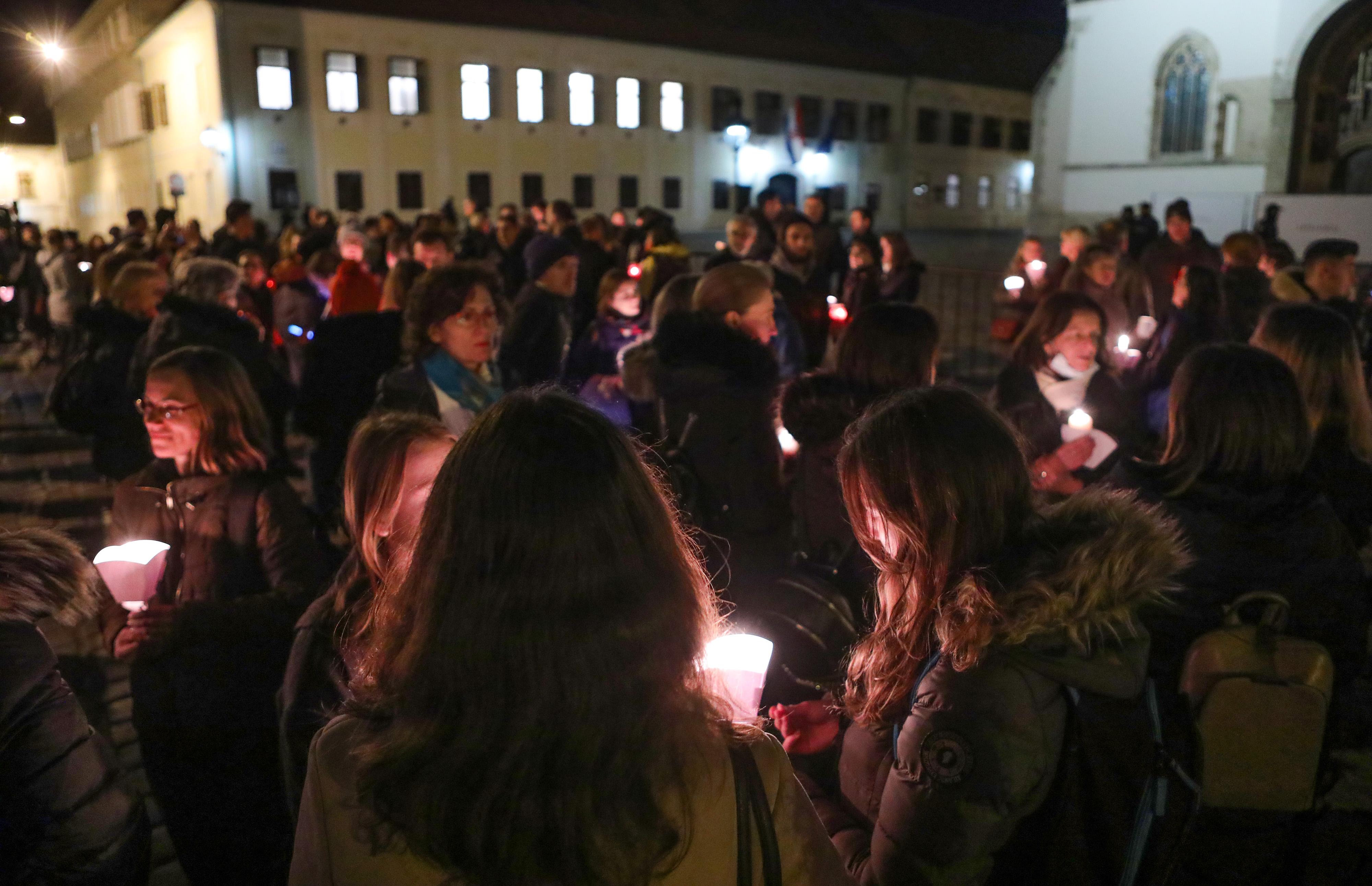 Zagreb: Prosvjed protiv epidemioloških mjera na Trgu svetog Marka
