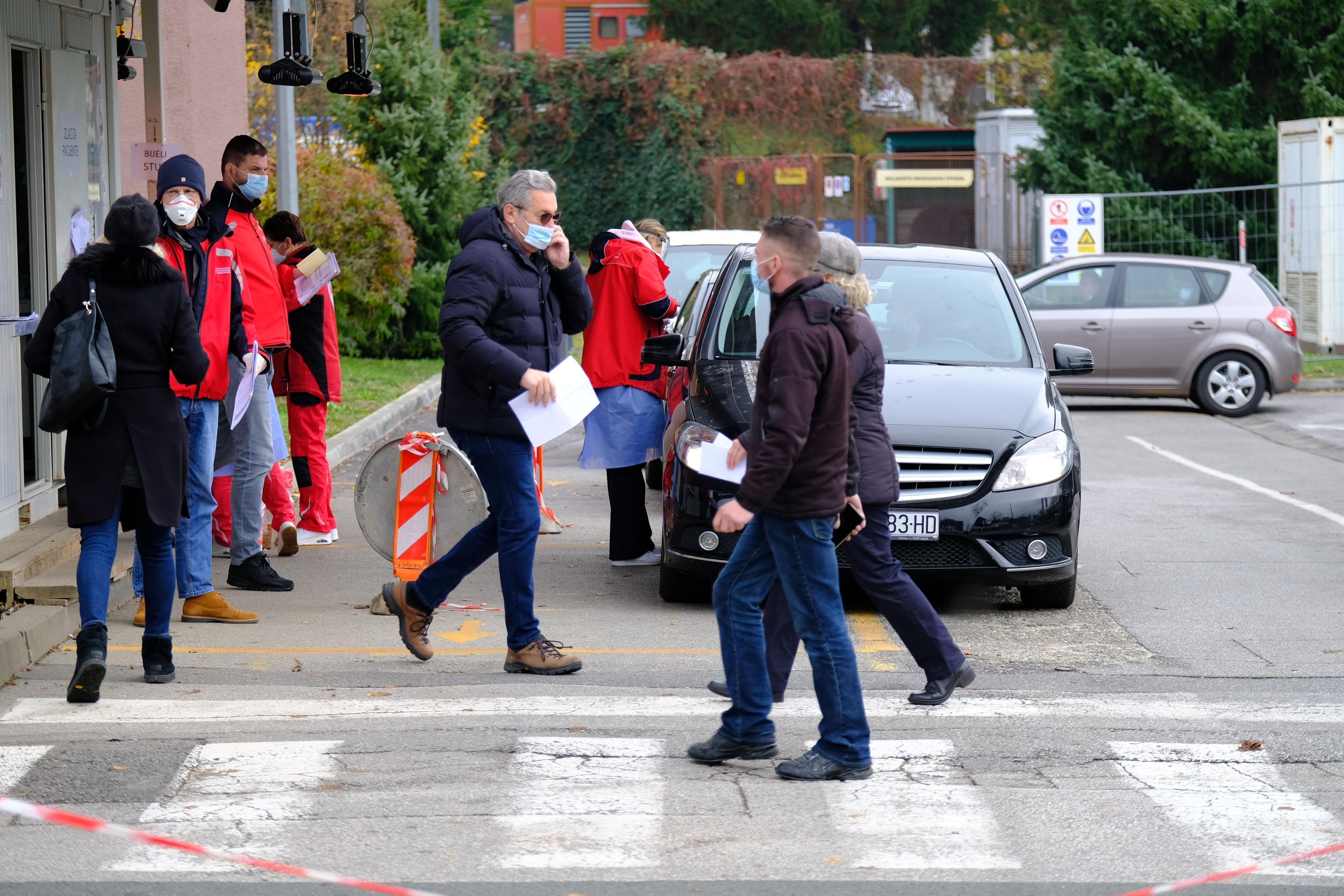 Zagreb: Bez gužvi na punktovima za testiranje Fran Mihaljević i Andrija Štampar