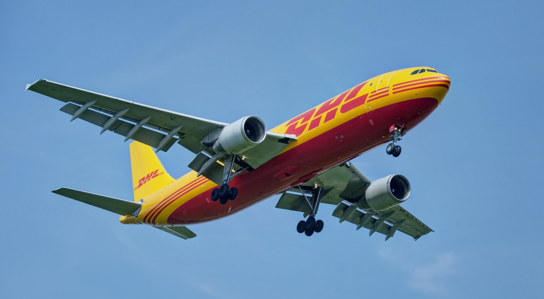 DHL Express Airbus a300F D-AEAM arriving at London-Heathrow Airport LHR